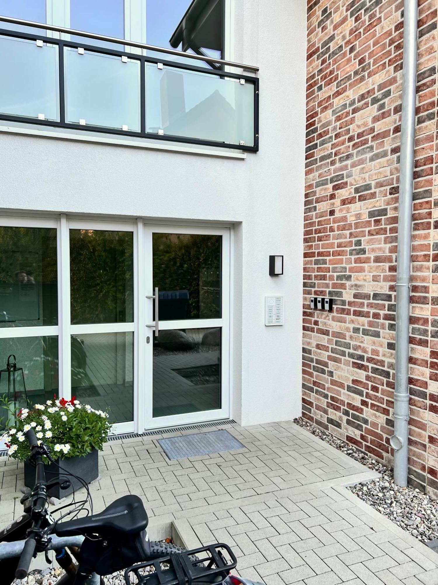 Kleine Auszeit -- Inklusive Parkplatz & Wifi, Geschirrspueler, Waschmaschine & Terrasse Mit Strandkorb -- Perfekt Fuer Urlaub & Business Scharbeutz Exterior photo
